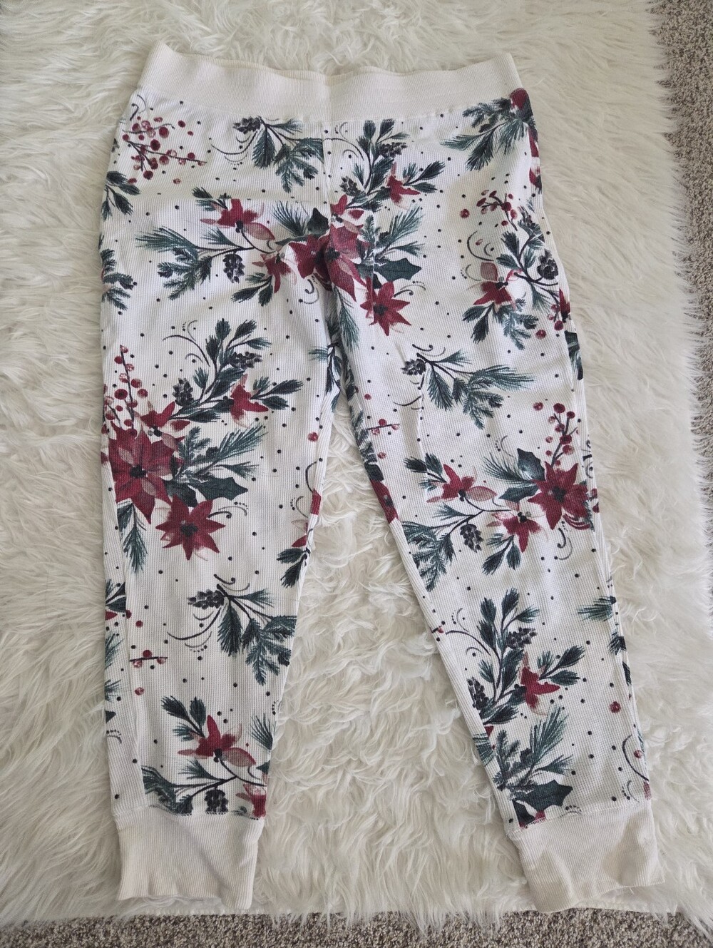 Women's Matching Top & Bottom Mistletoe Holiday Pajama Set - Picture 5 of 11